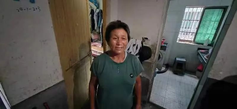 DƬ